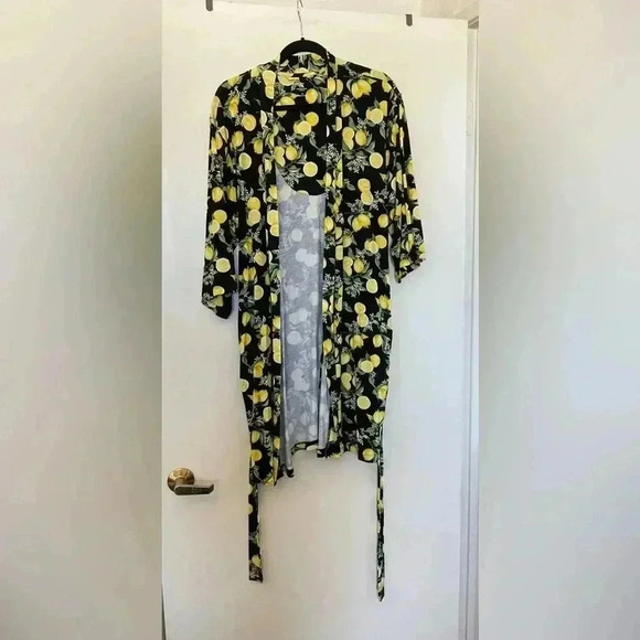 INC Short Black Robe with Lemon Print - Picture 2 of 8